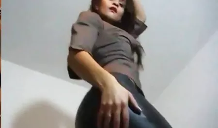 إلكترا هي فتاة جميلة, مشاهدة سيكس عربي سمينة جدا لتشغيل في غابة الورود الزرقاء