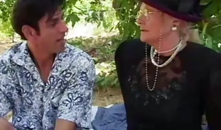 يجب أن يكون يوم الاثنين سيكس عربي تونسي ISE