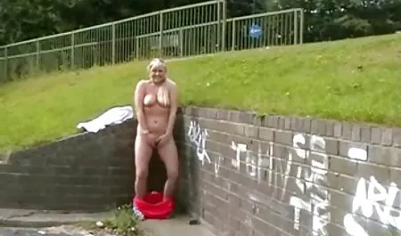 شقراء لها سيكس محارم عربي شعر كس الإشارة بالإصبع